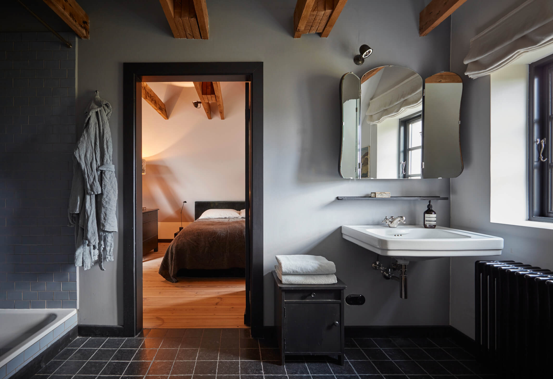 EN SUITE